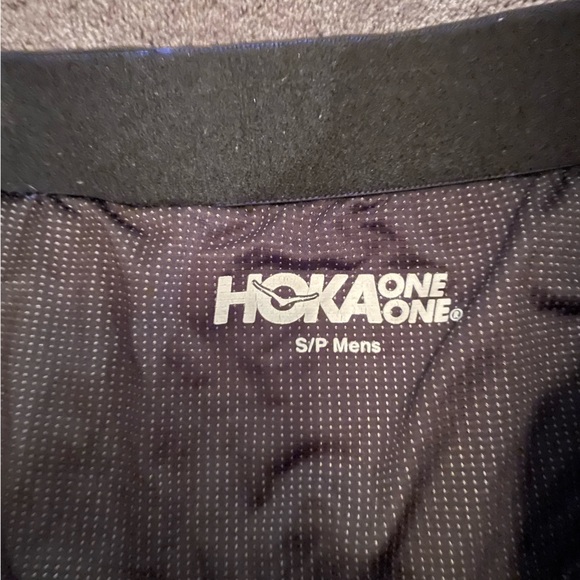 Hoka men’s split running shorts, with elastic band and tie - Picture 3 of 4